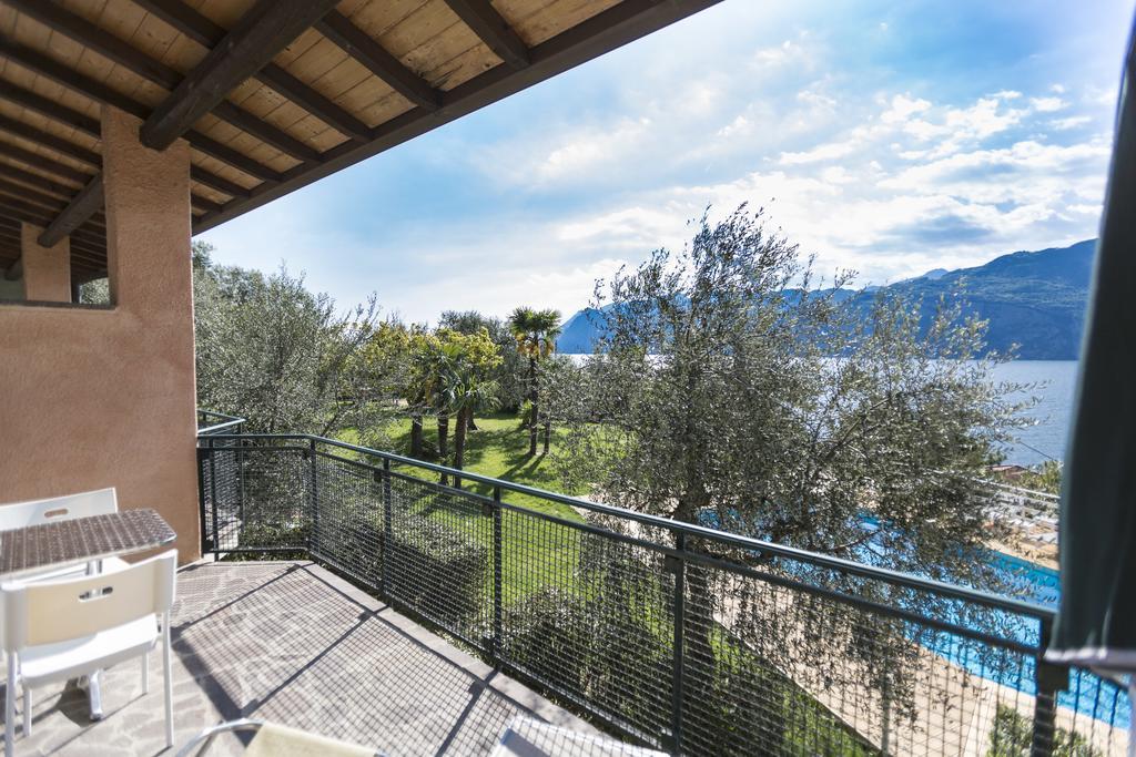 Residence Parco Lago Di Garda Malcesine Exterior photo