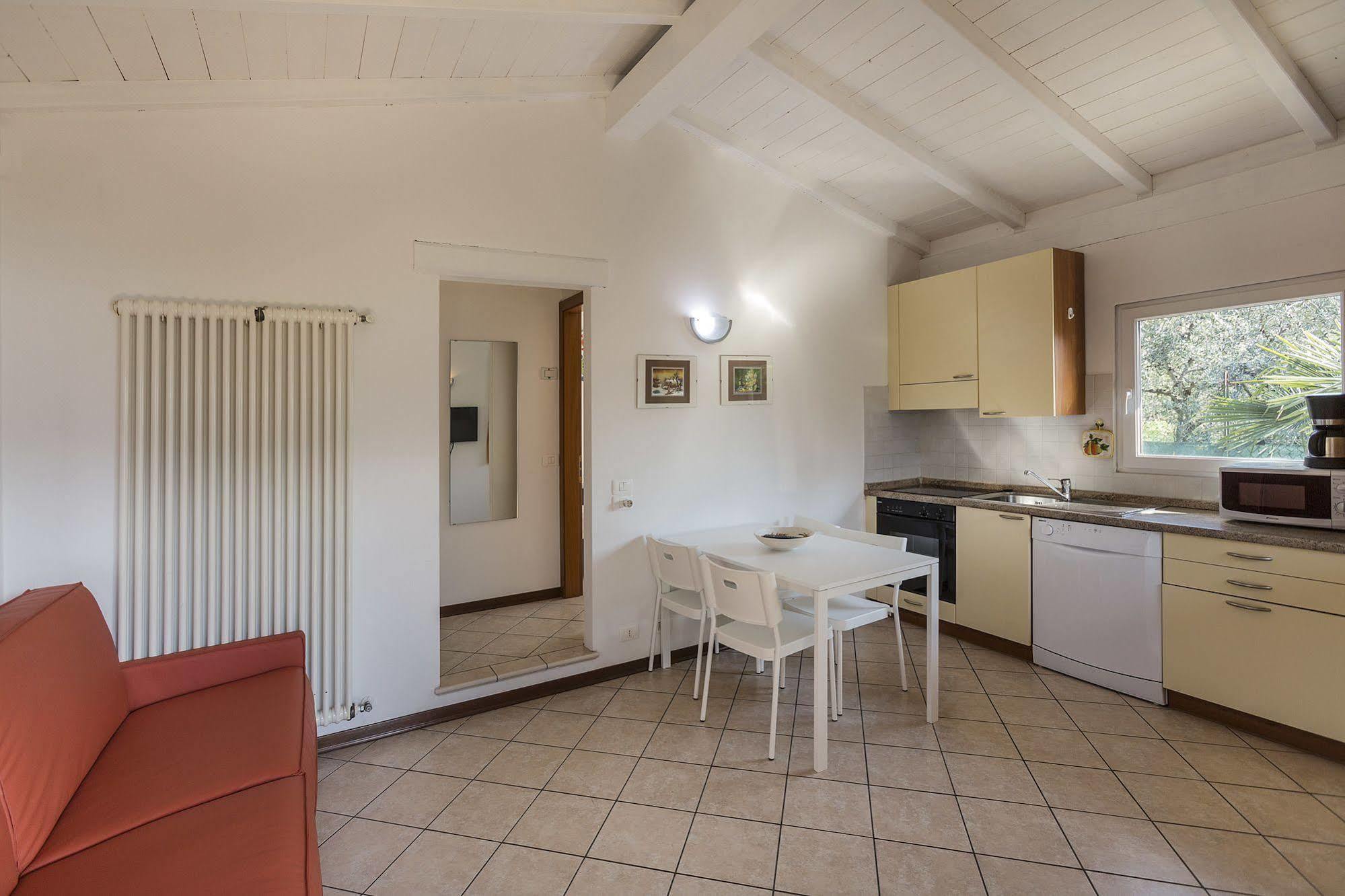 Residence Parco Lago Di Garda Malcesine Exterior photo