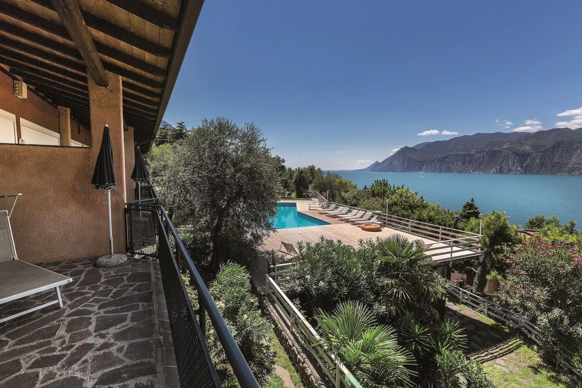 Residence Parco Lago Di Garda Malcesine Exterior photo